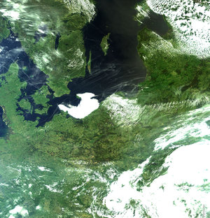 Denmark, Contrails - MERIS - 1 June 2003