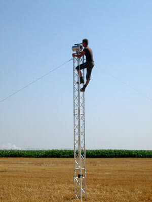 Mobile scintillometer tower