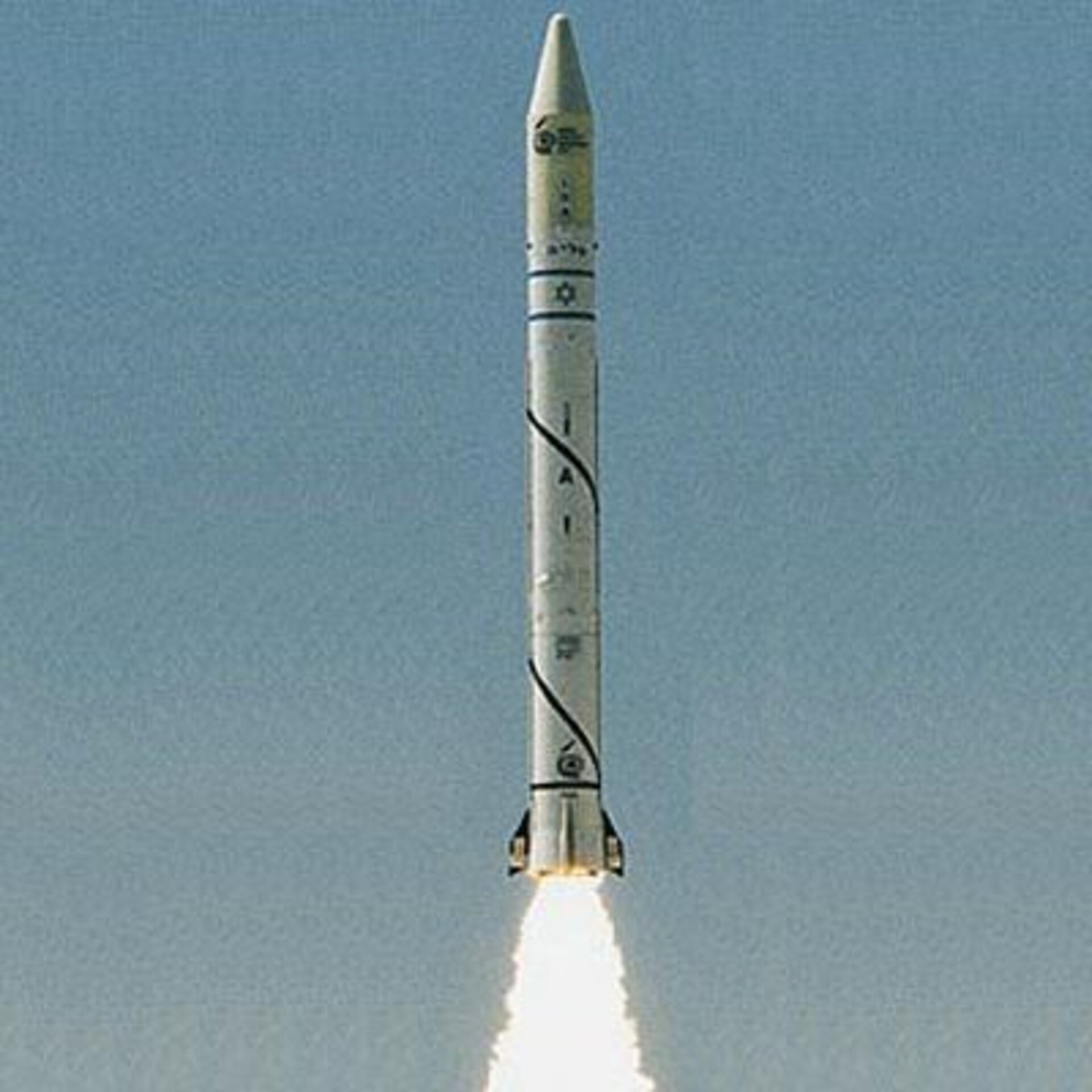 A Shavit rocket launches Ofeq 1