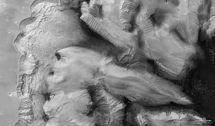 Black/white view of Ophir Chasma