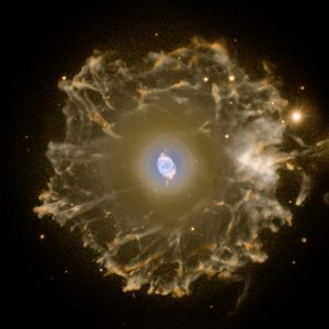 Dying star creates sculpture of gas and dust