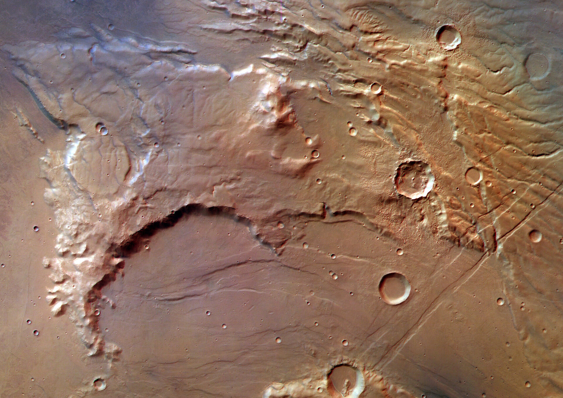 Mars Express stuurde verbluffende opnamen van Mars naar de aarde zoals van Solis Planum in het gebied Thaumasia