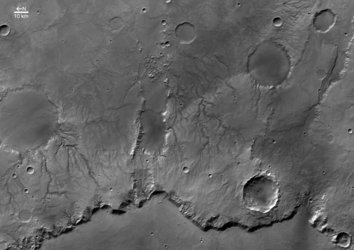 Black and white view of Huygens crater rim