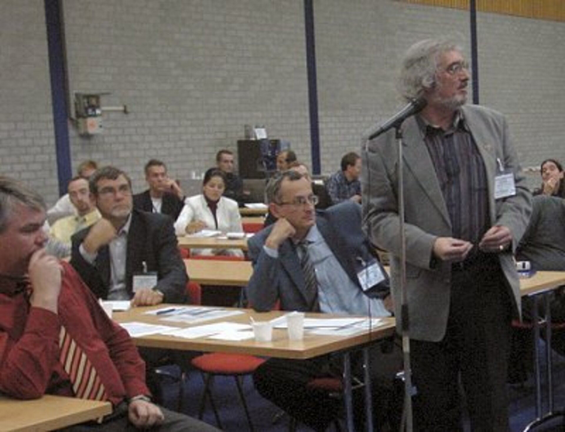 Discussion during the first CE Space '04 Workshop