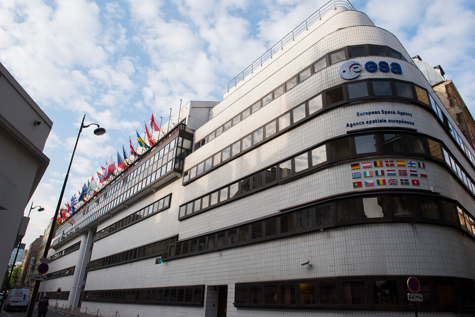 Les réunions du Conseil se tiennent régulièrement au siège de l'ESA à Paris