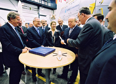 Russian Prime Minister Mikhail Fradkov is presented with a model of ERA