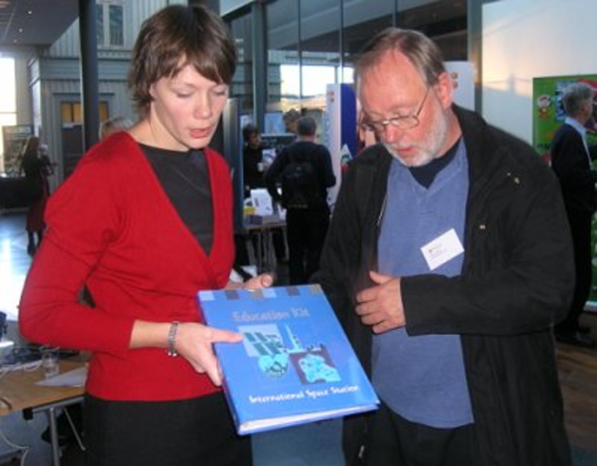 Undervisningsmateriell fra ESA ble presentert og distribuert under Naturfagkonferansen i Tønsberg