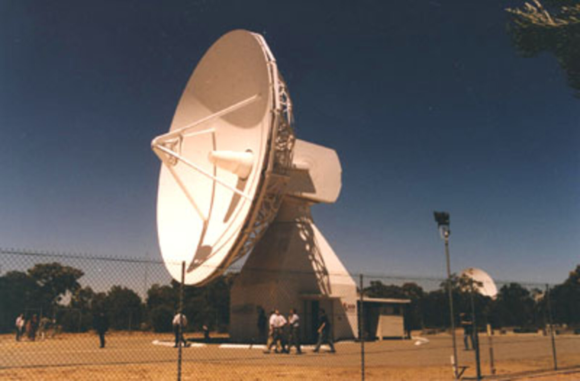 Die 15 Meter-Antenne von Perth unterstützt künftig den interplanetaren Funkverkehr