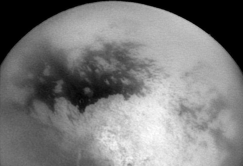 Opname van Titan op 11 december 2004 tijdens de tweede <i>close encounter</i> van Cassini met de Saturnusmaan