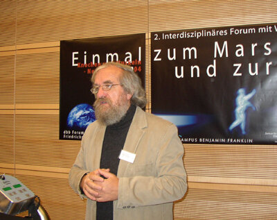 Studienleiter Dieter Felsenberg präsentiert die Forschungsergebnisse