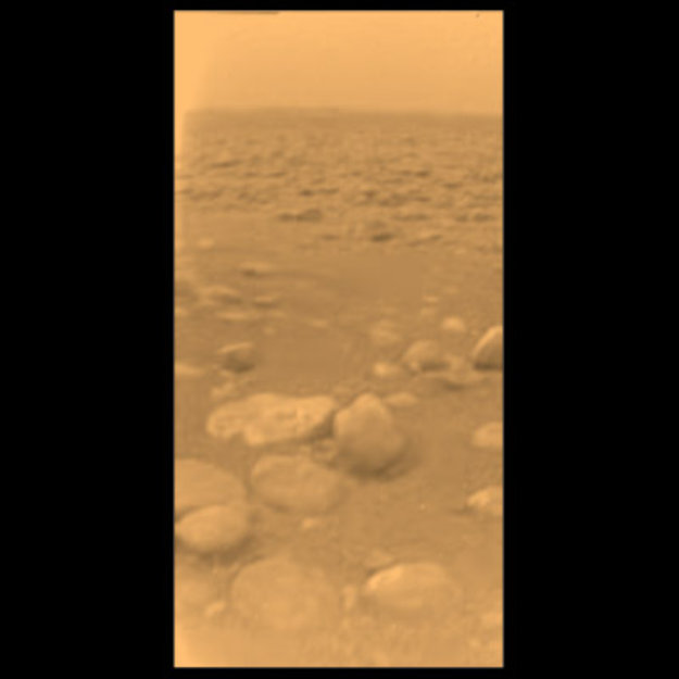Die weltberühmte Aufnahme von der Oberfläche des Titan, eine aus der Sequenz, de nach dem Aufsetzen der Huygens-Sonde entstand, Quelle: ESA/NASA/JPL/University of Arizona 