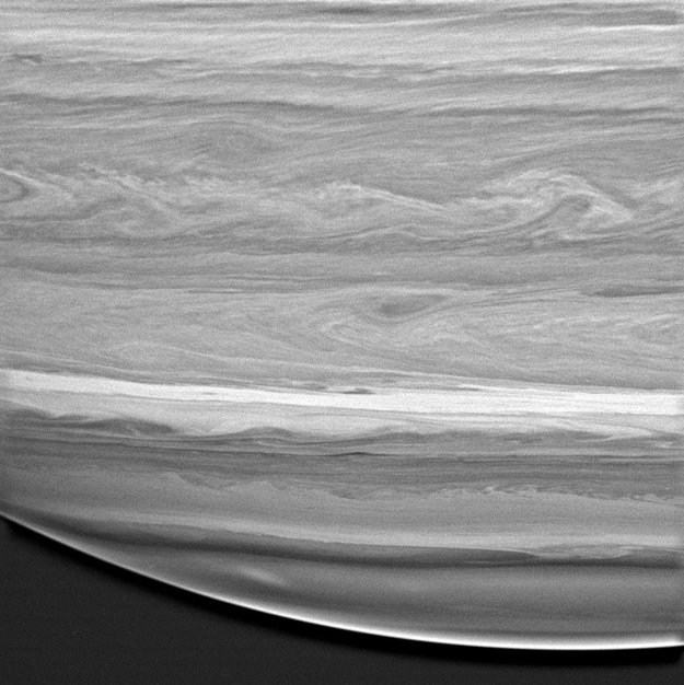 Wavelike_patterns_in_the_cloud_bands_of_Saturn_s_atmosphere_large.jpg