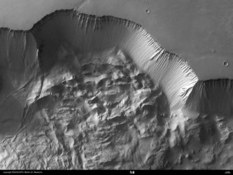 Close-up on north wall of Tithonium Chasma