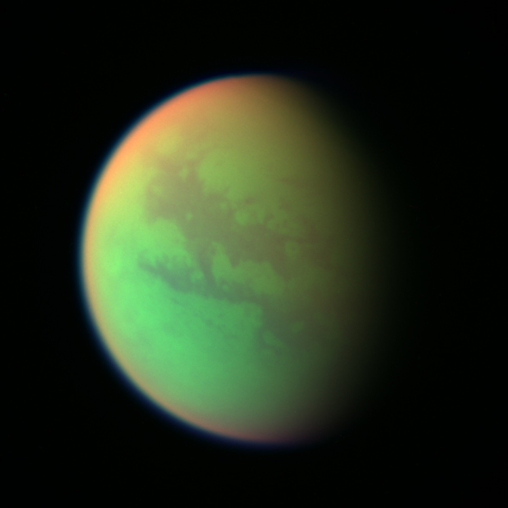 Een blik van Cassini op Titan: compositiefoto in valse kleuren