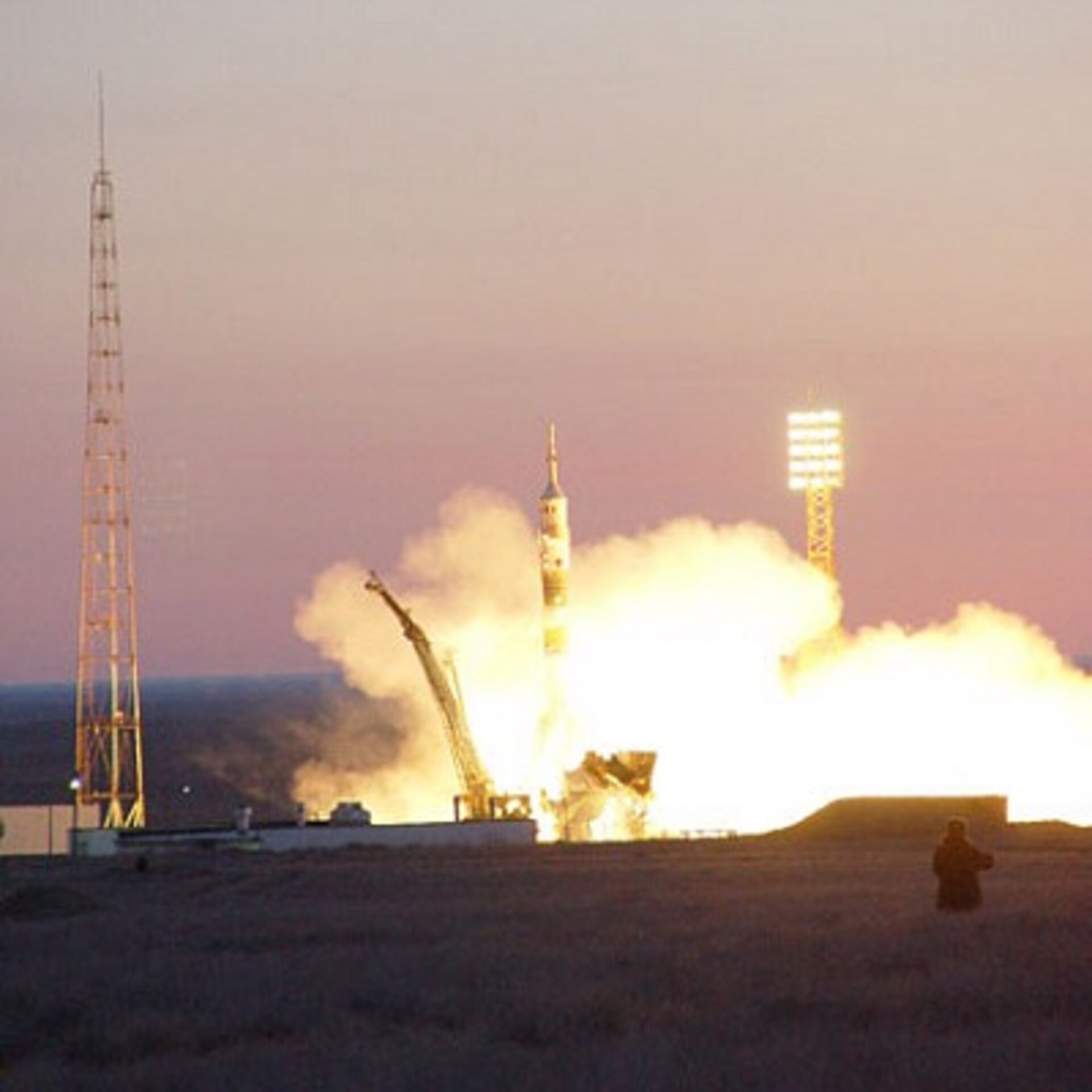 Heute morgen um 06.46 Uhr Ortszeit (02.46 Uhr MESZ) startete vom Kosmodrom Baikonur in Kasachstan mit dem Sojus-Flug 10S die Mission „Eneide“