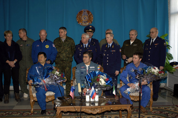 Roberto Vittori and the ISS Expedition 10 crew safely back on Earth