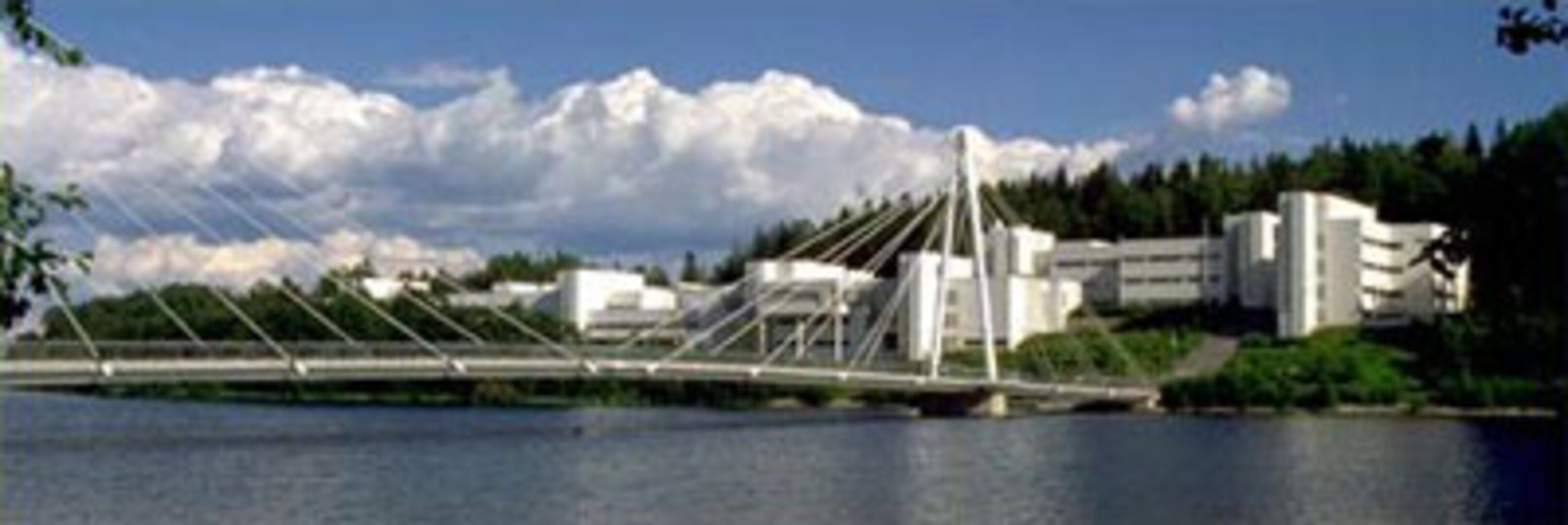 Jyväskylän yliopiston fysiikan laitos sijaitsee luonnonkauniilla paikalla