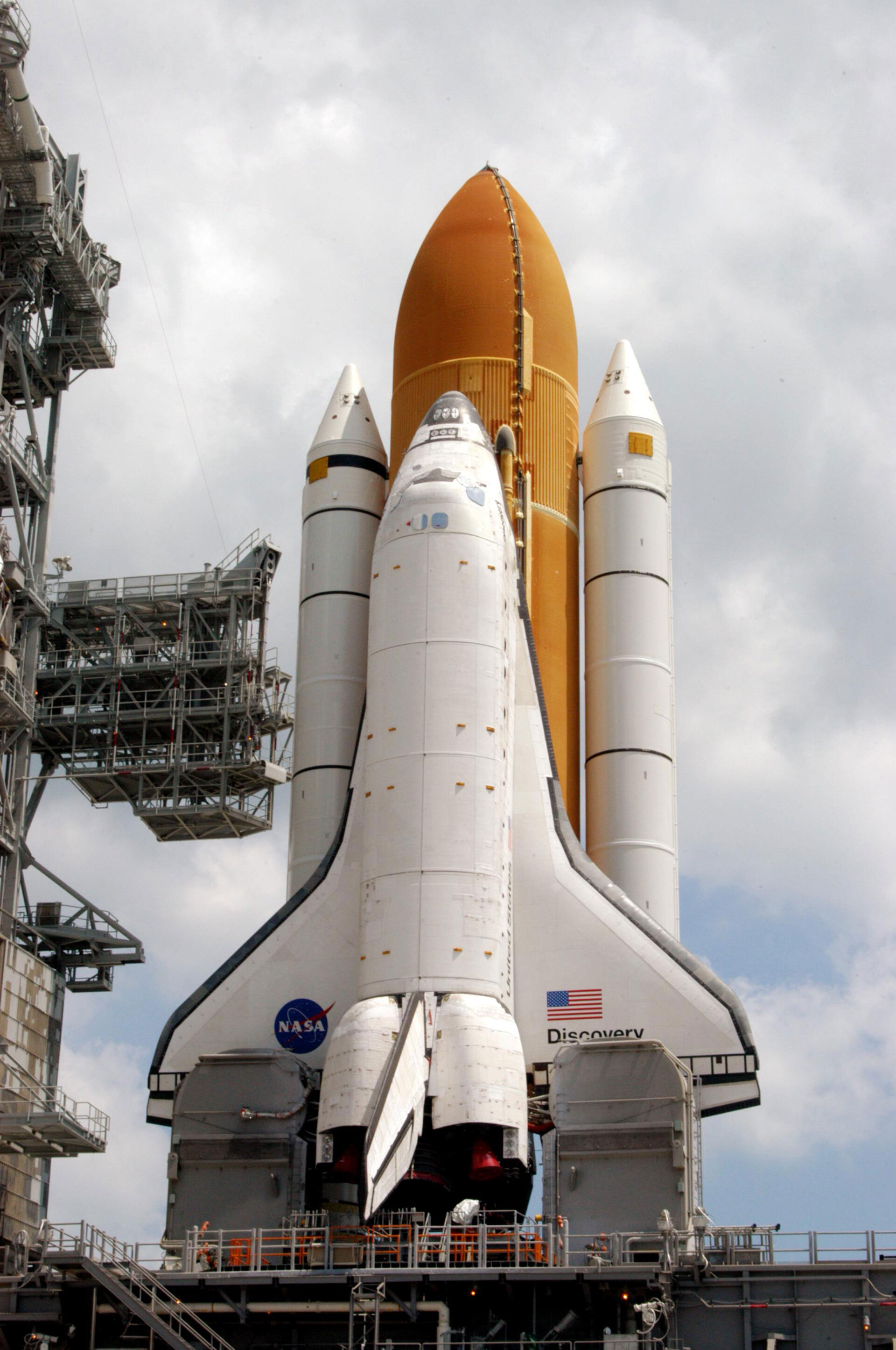 Space Shuttle Discovery at Launch Pad 39B
