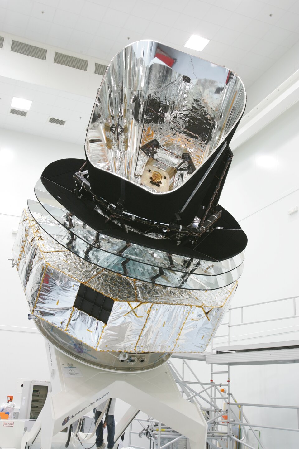 Le modèle de qualification de Planck devant le simulateur FOCAL 5