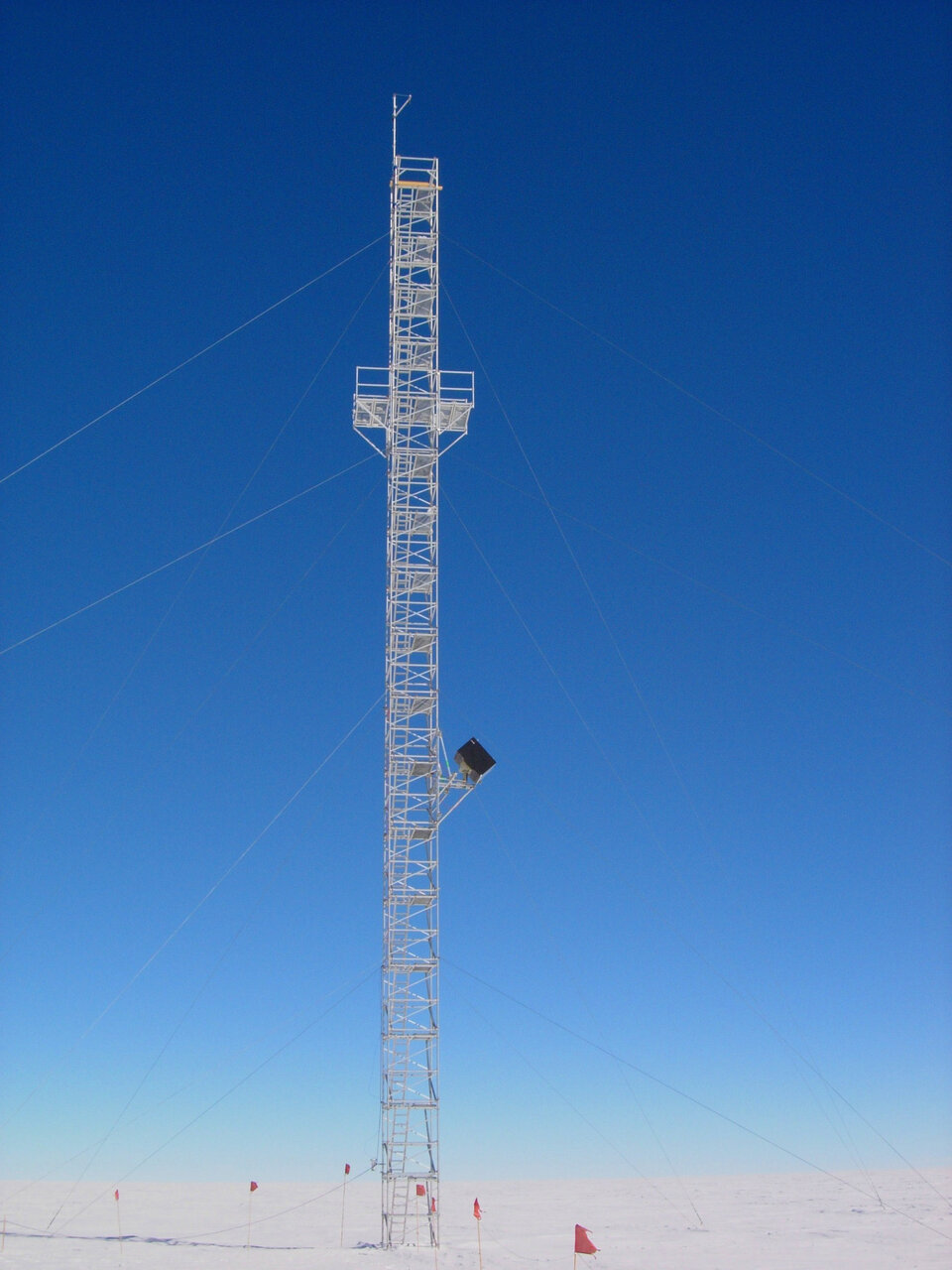 Tower used for the radiometer experiments