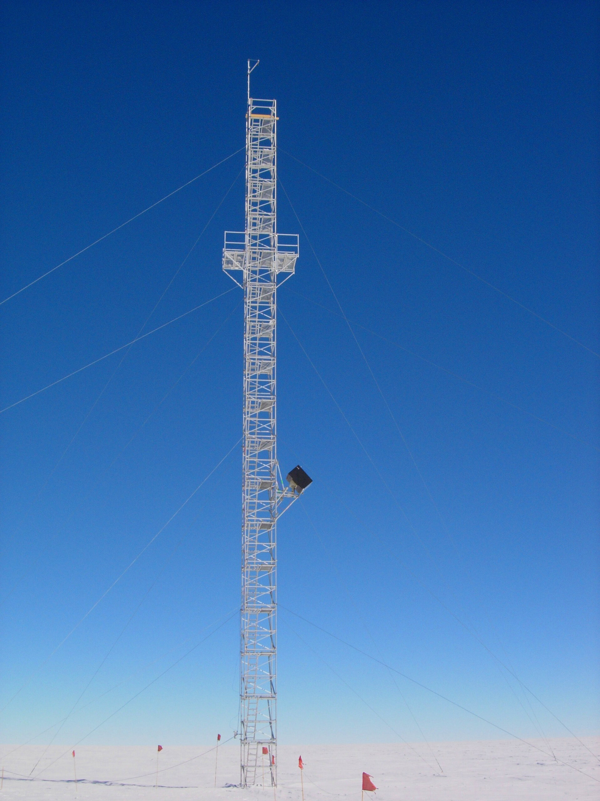 Tower used for the radiometer experiments