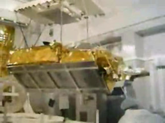 CryoSat lifted on its slings
