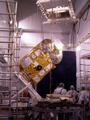 Positioning CryoSat vertically to move it over the adapter