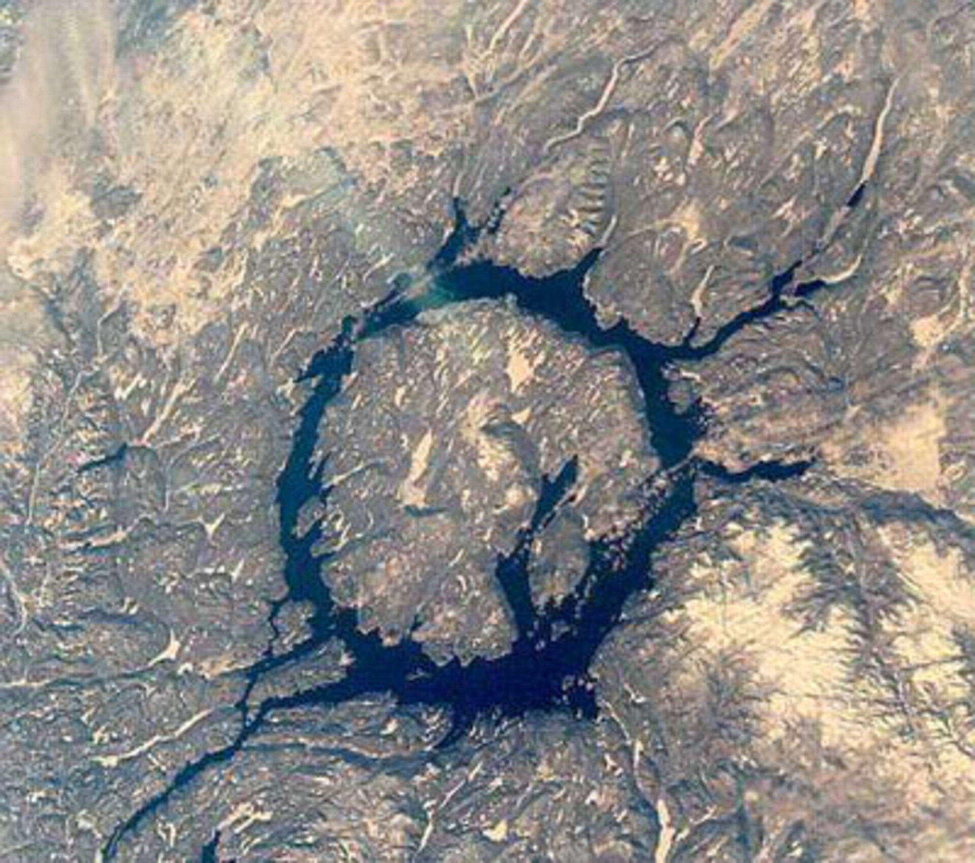 Zeuge eines Asteroiden oder Kometen-Einschlags: Manicouagan-Krater in Kanada