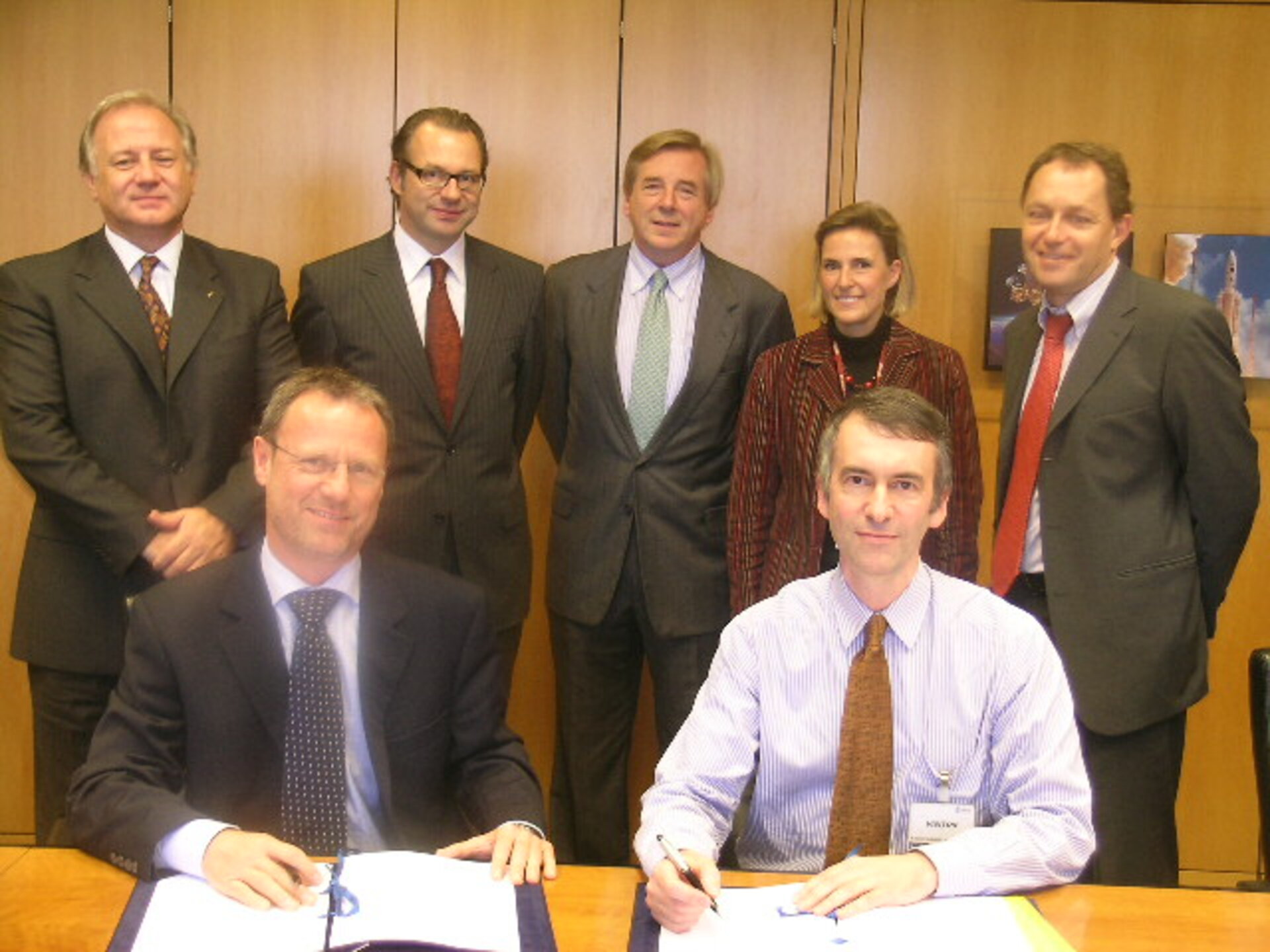 Volker Liebig e Freddy Dezeure alla firma dell'accordo