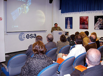 Agustin Chicarro durante su presentación sobre Venus y la misión Venus Express