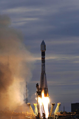 Soyuz-Fregat carrying Venus Express lifts off