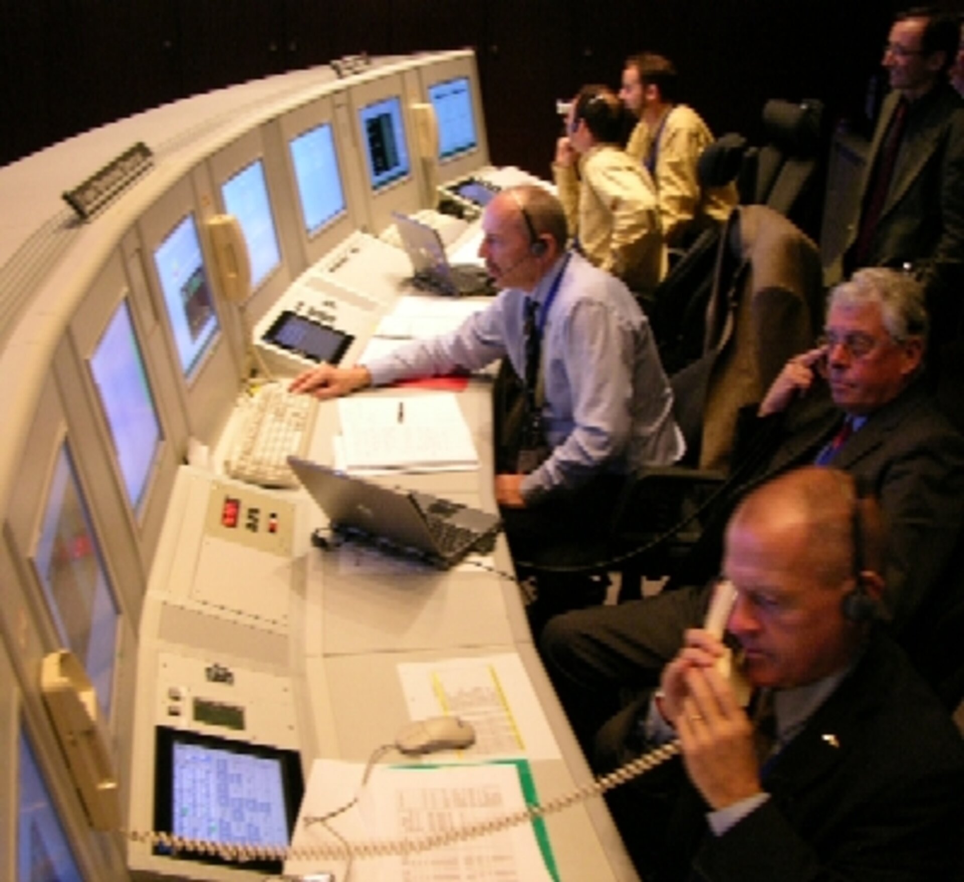Venus Express controllers in ESOC Main Control Room