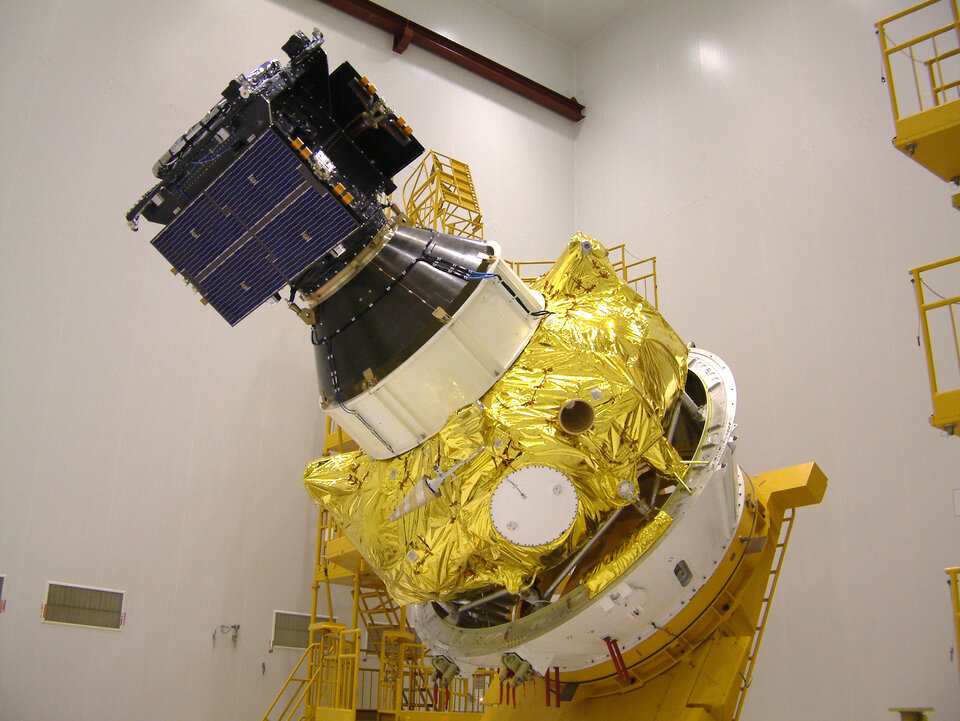 Družice GIOVE-A připojená k hornímu stupni Fregat.