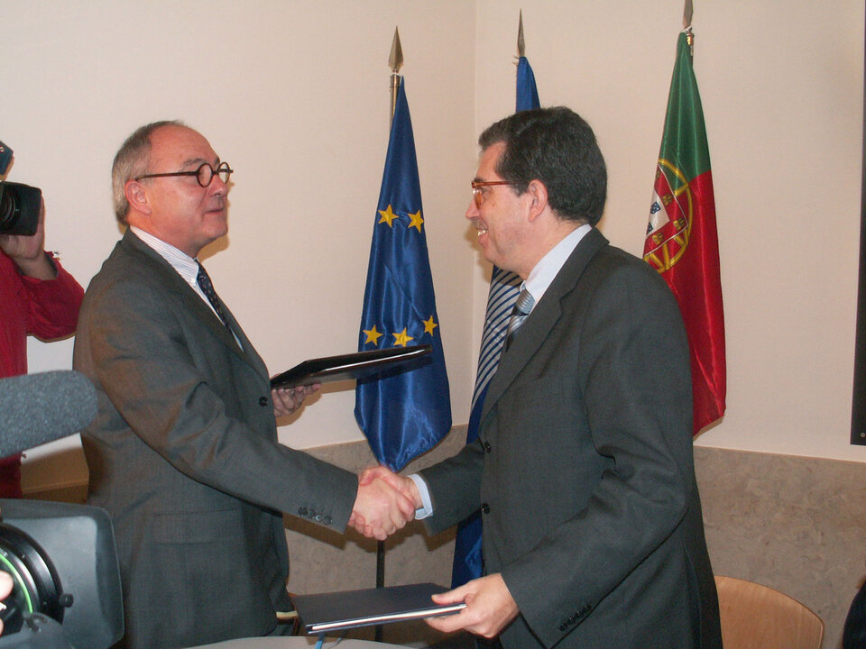 Jean-Jacques Dordain e José Mariano Gago depois da assinatura do acordo