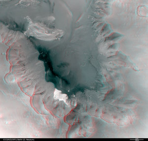 3D anaglyph view of Juventae Chasma