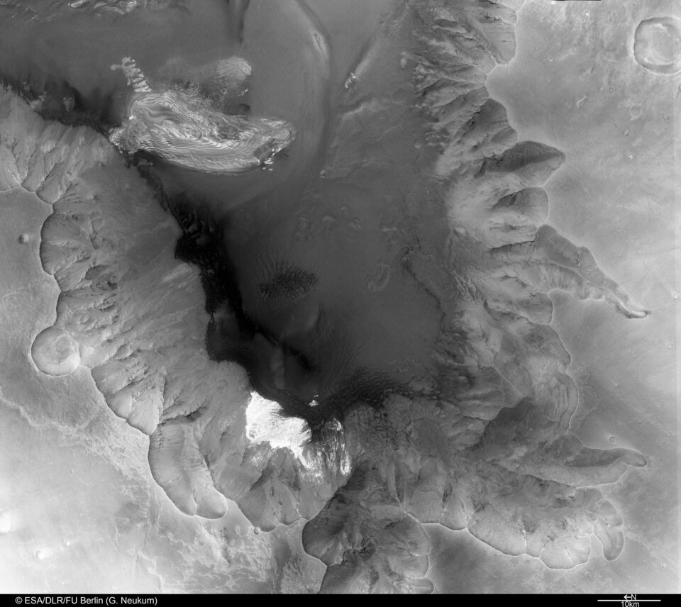 Black and white view of Juventae Chasma