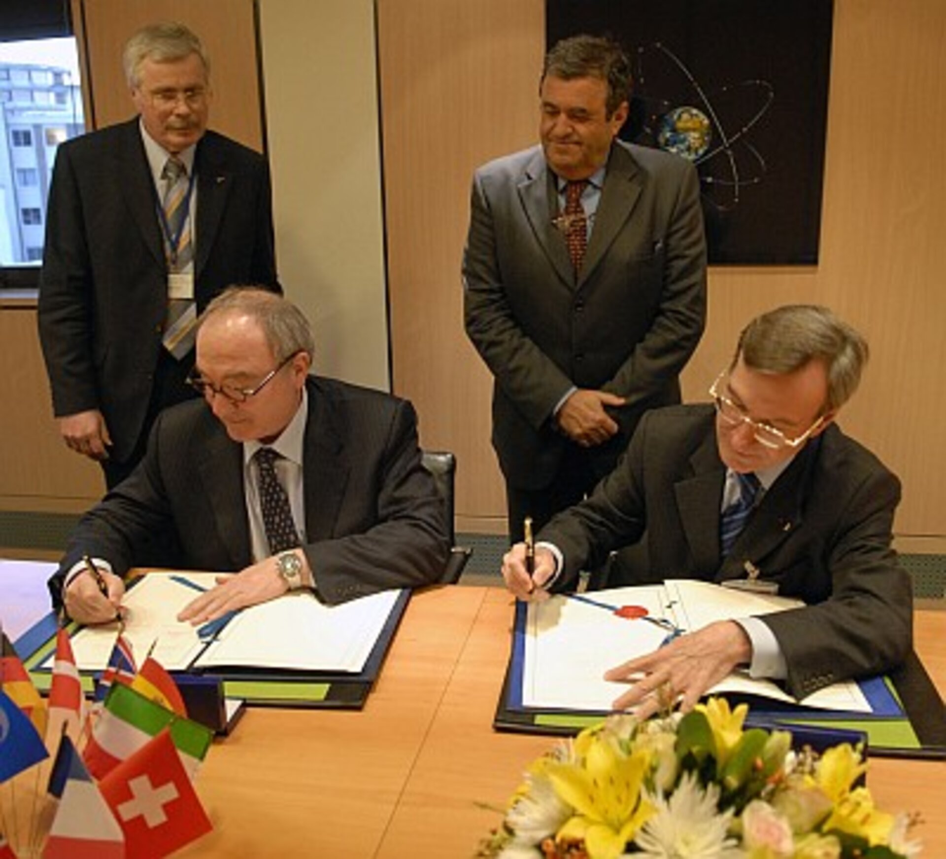 Signing of the Alphabus co-operation agreement