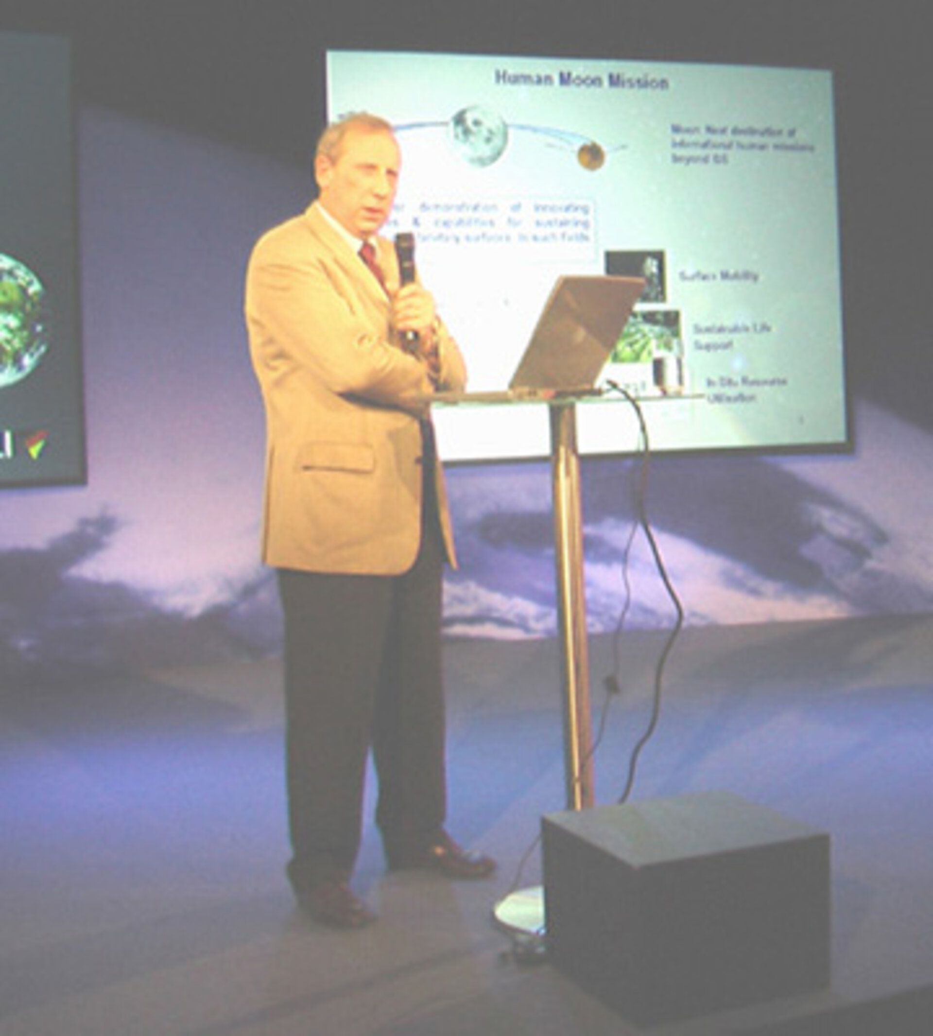 Bruno Gardini bei seinem Vortrag zum ESA-Marsprogramm