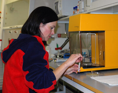 Scientist prepares biology experiment for Maxus 7