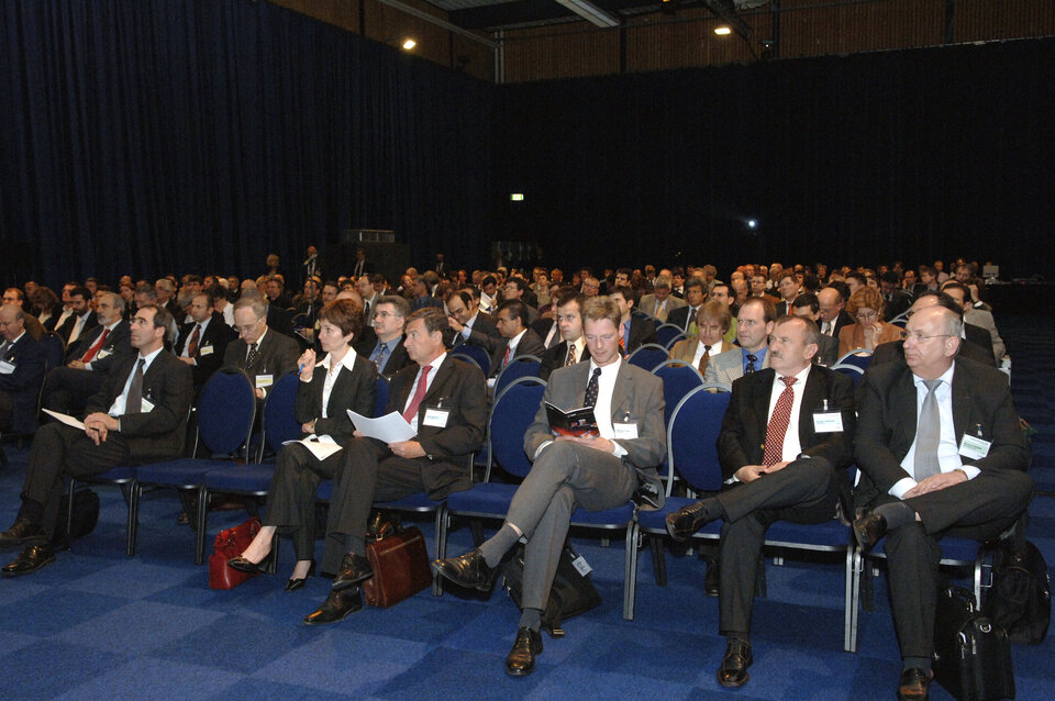 Around 700 professionals met at ISD2006