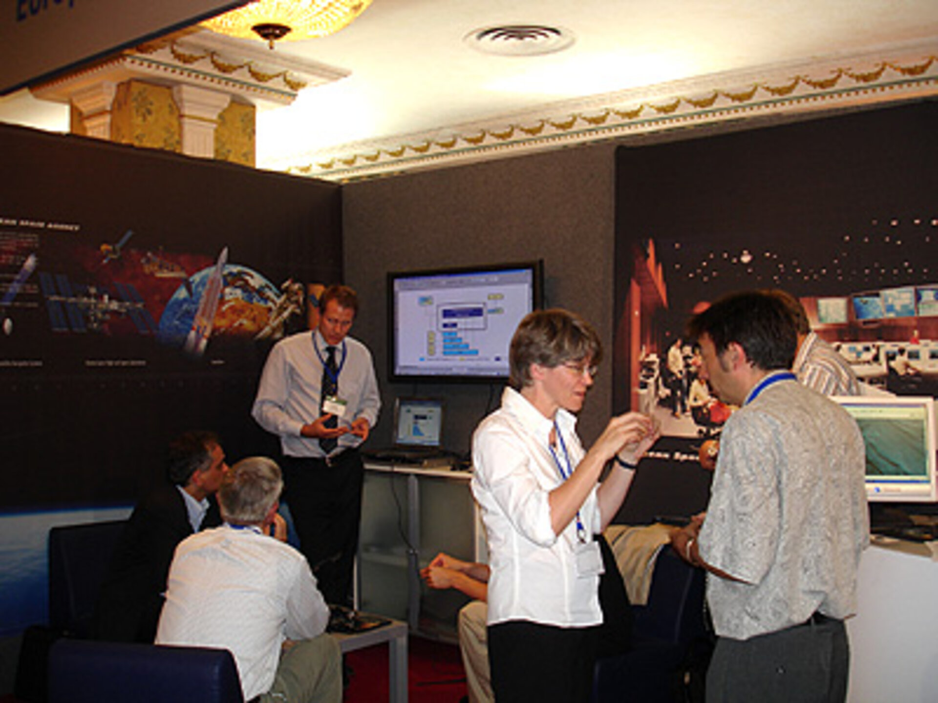 Briefing visitors at SpaceOps 2006