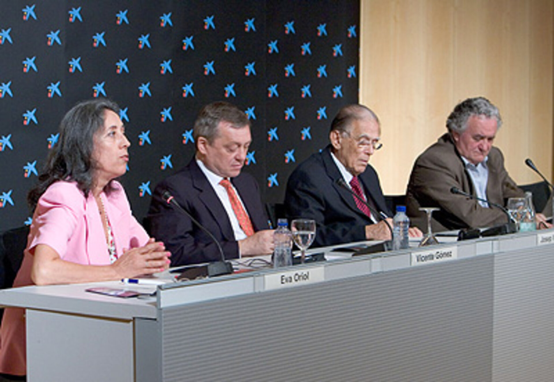 Mesa presidencial de la inauguración en Barcelona