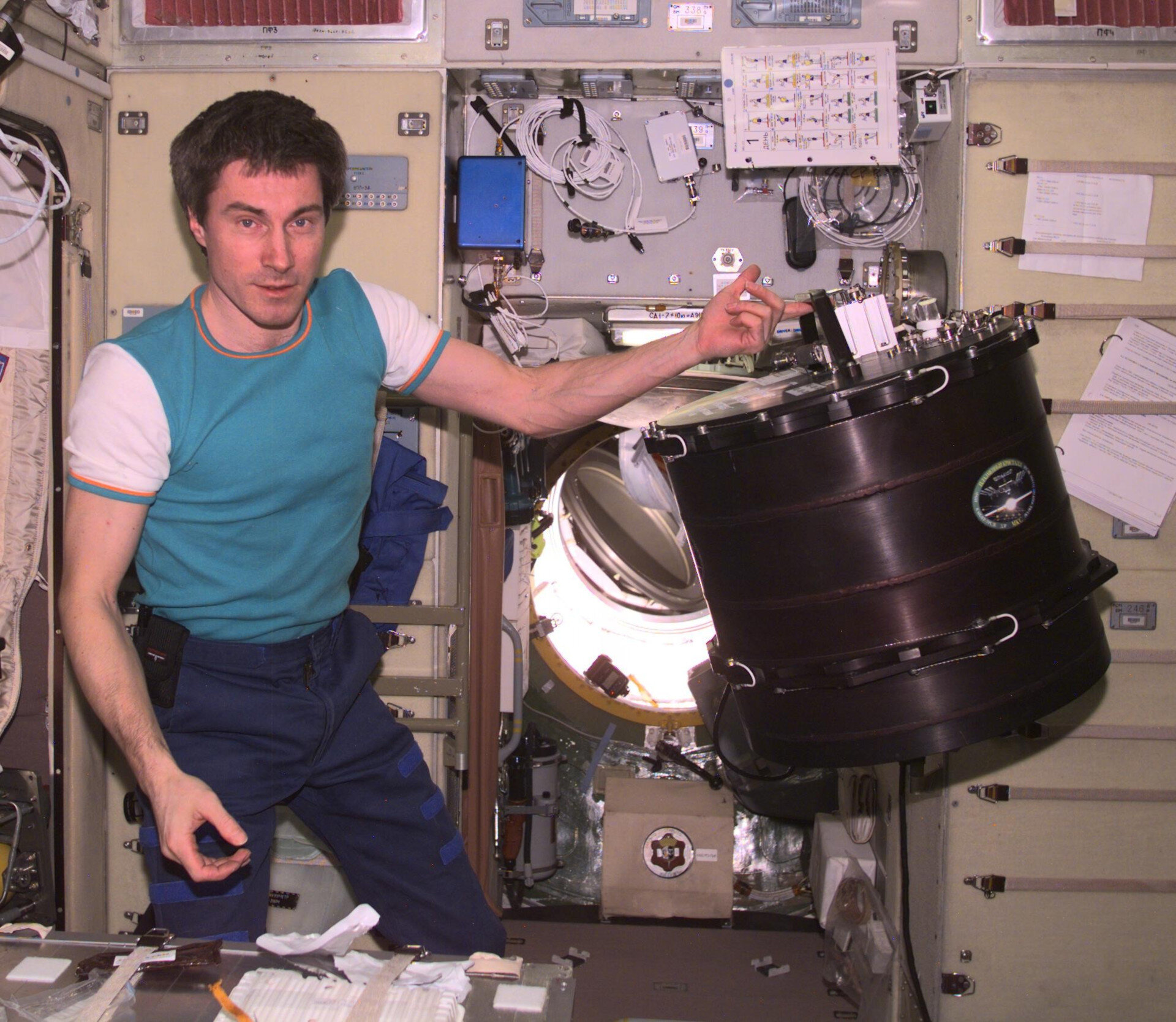 Sergei Krikalev with the PKE-Nefedov experiment during Expedition 1 mission