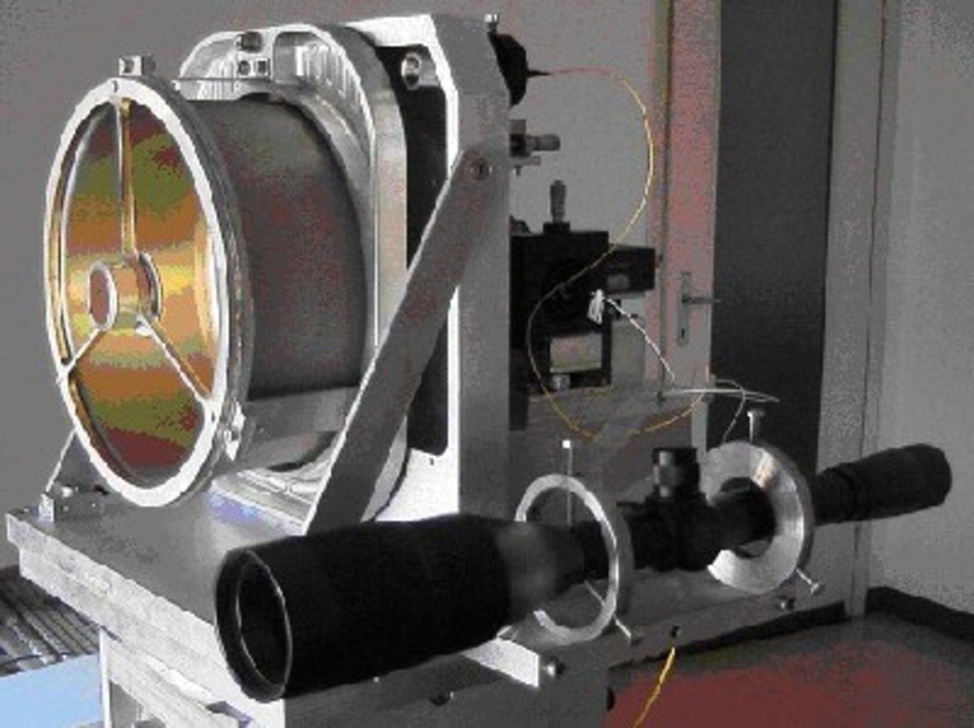 Terrestrial optical link with space technology from ESA's XMM-Newton's X-ray telescope