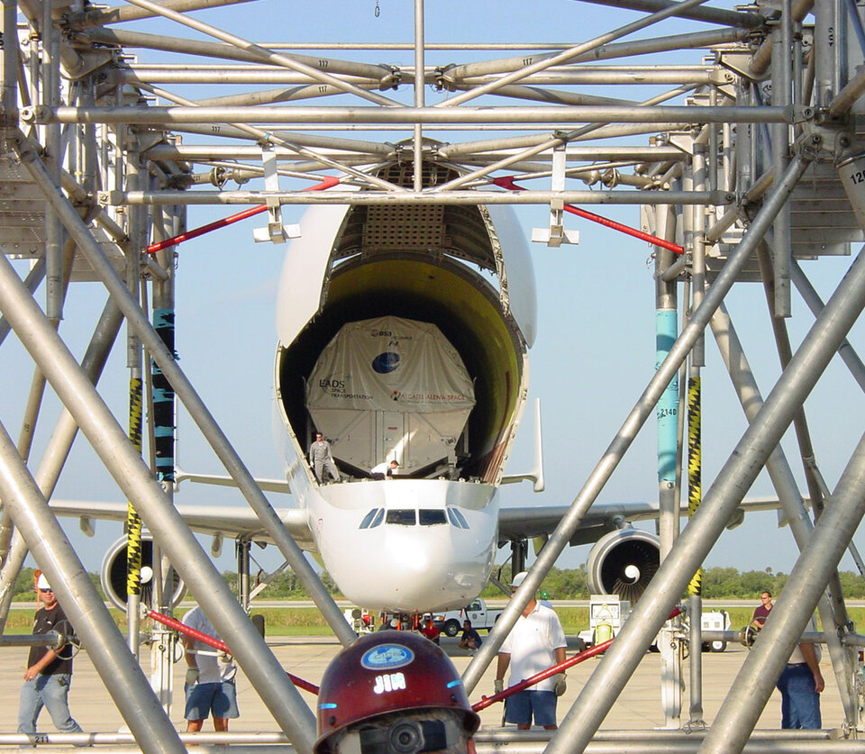 Columbus lab arrives at NASA, May 2006