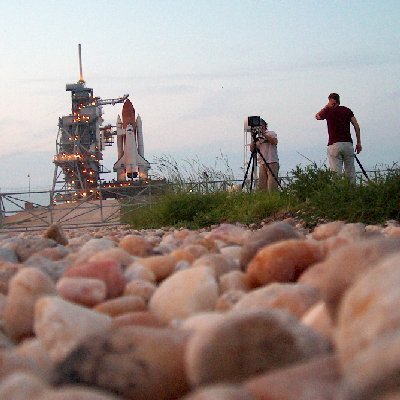 De spaceshuttle Discovery op lanceerplatform 39B klaar voor de lancering