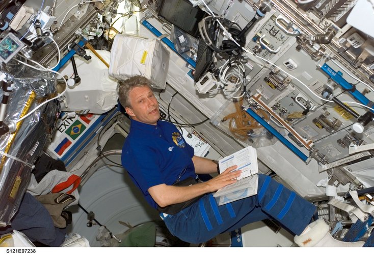 Thomas Reiter looks over a procedures checklist in the Destiny laboratory