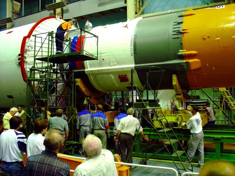 Upper-composite (left) and Soyuz (right)