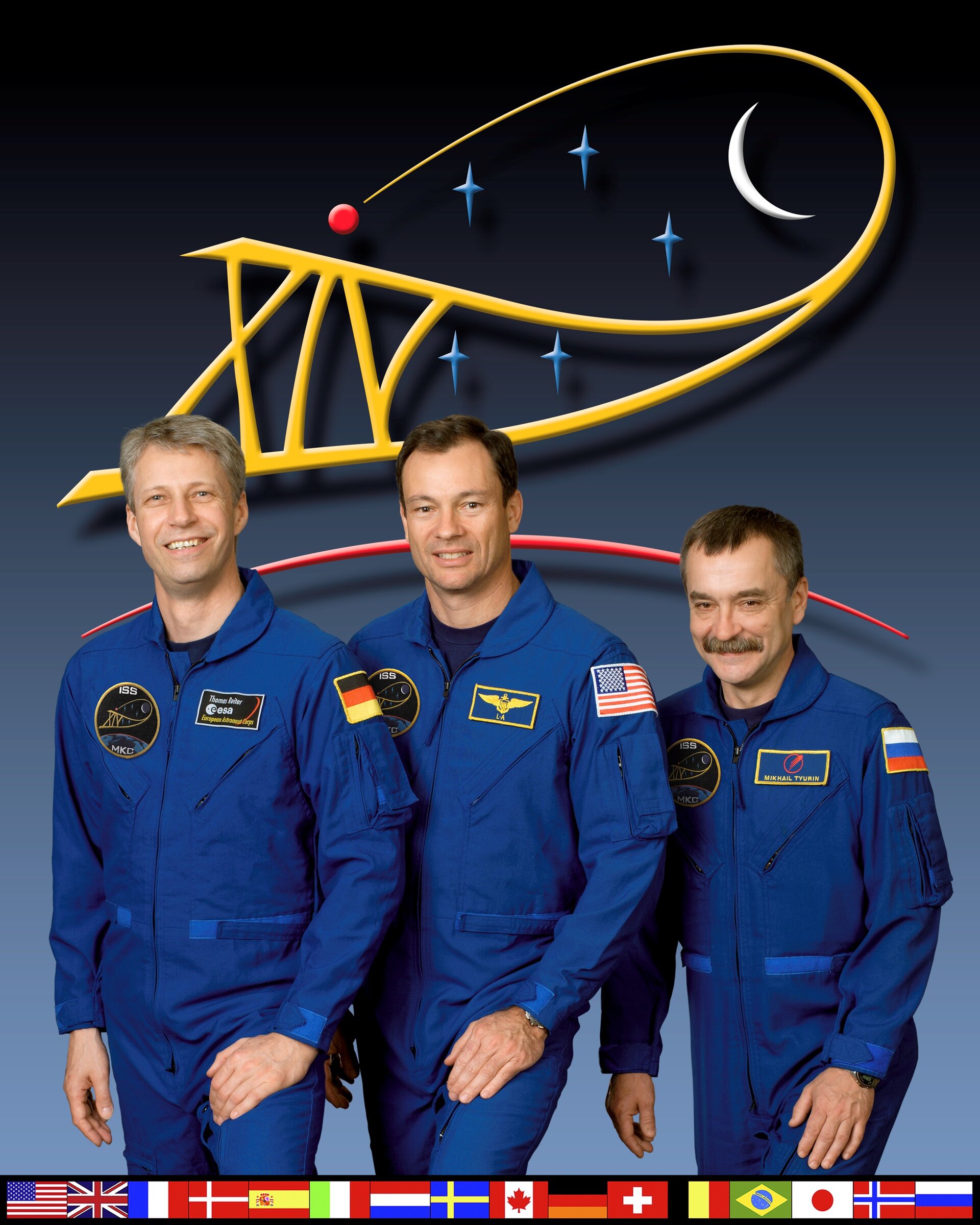 Die ISS Expedition 14 Crew übernimmt das Kommando über die ISS - von links: Thomas Reiter, Michael E. Lopez-Alegria und Mikhail Tyurin