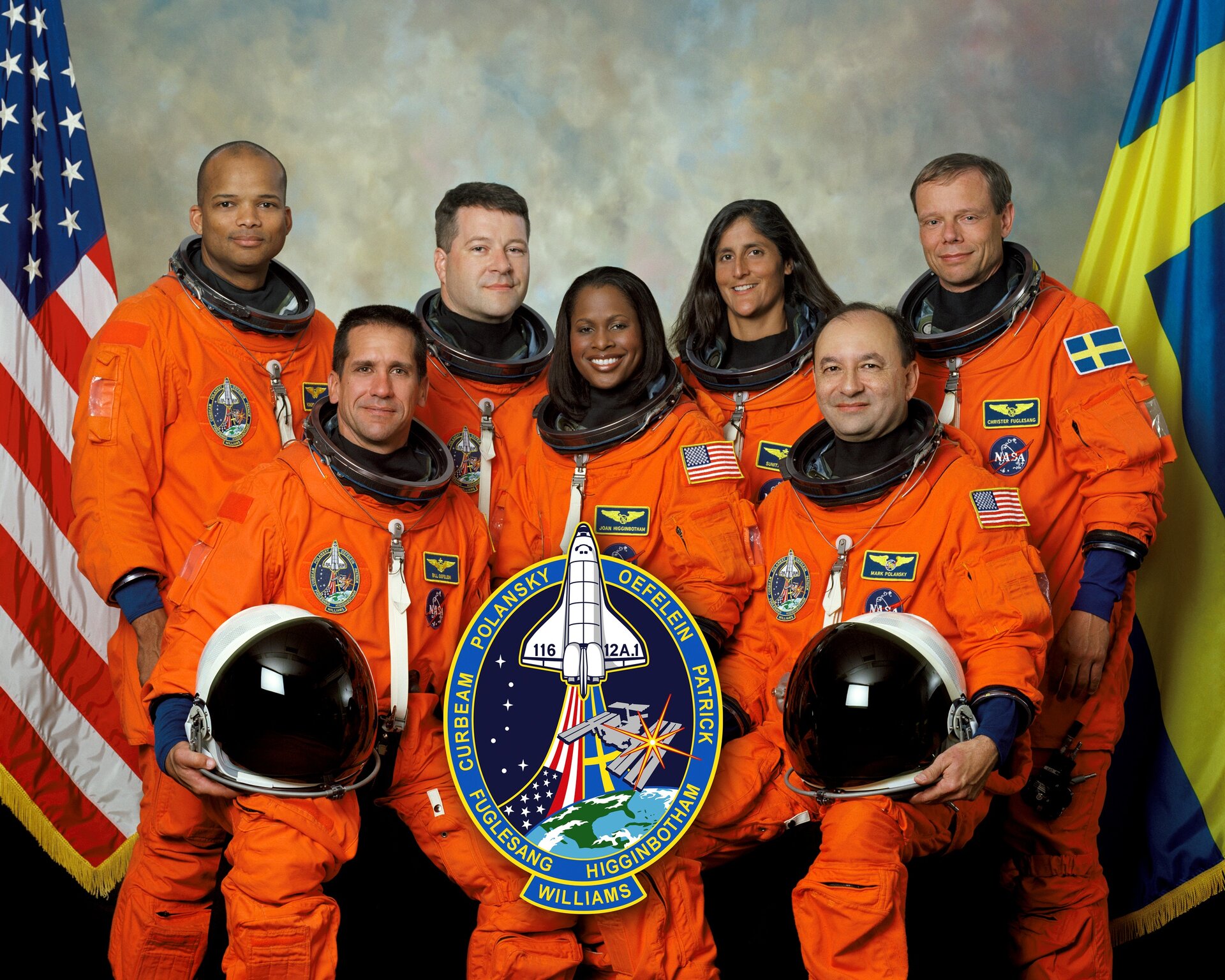 Den här gången är det inte bara Christer Fuglesang som hälsar på. Nu har han även med sig sina kollegor från uppdraget STS-116.